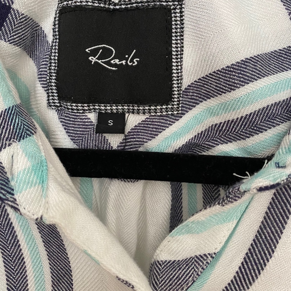 Rails Button Up - Picture 5 of 7